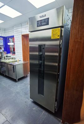 Yasurはタイプ ピザこね粉のProofer 40X60cmの2kw空気洗浄タイプ汽船の発電機で40の皿達する