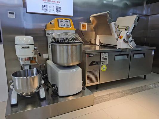 卓上のこね粉のSheeter機械二種速度のRevisableペストリーのラミネータ機械0.55kwモーター簡単な操作