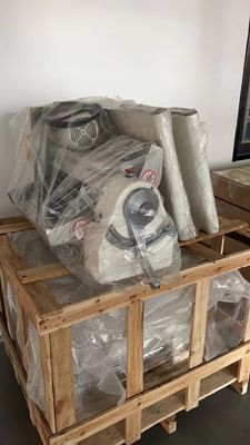 卓上のこね粉のSheeter機械二種速度のRevisableペストリーのラミネータ機械0.55kwモーター簡単な操作